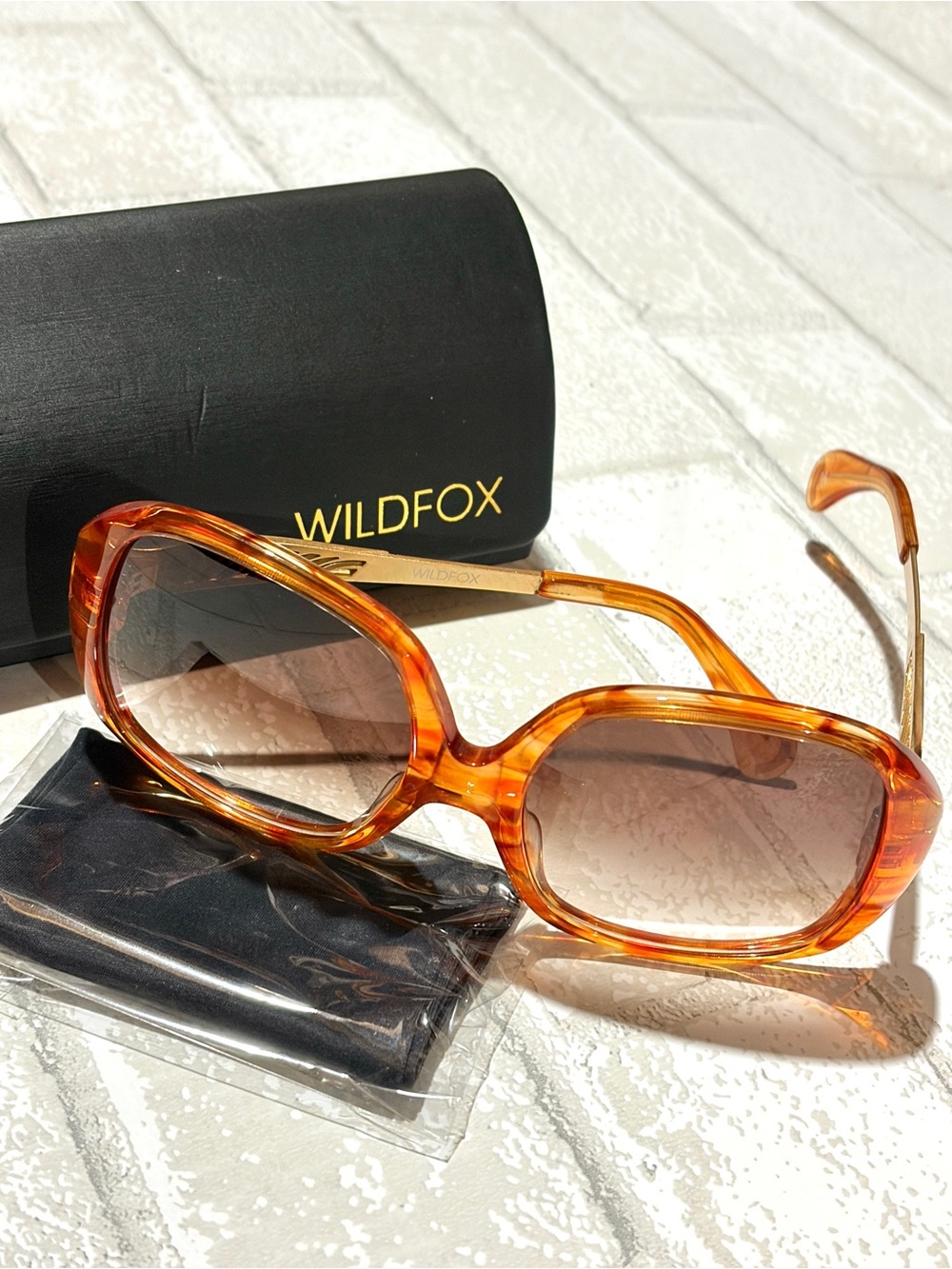 Wildfox “Liz” Amber Tortoiseshell Rectangle Oversized Sunglasses with Case NEW